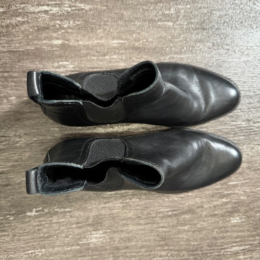 Born Kerri Black Leather Chelsea Ankle Boots Womens 7.5 M Low Heel - Picture 7 of 8